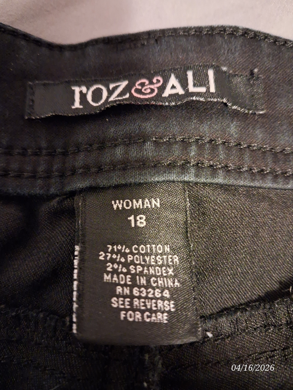 Roz & Ali Black Capris - Picture 3 of 3